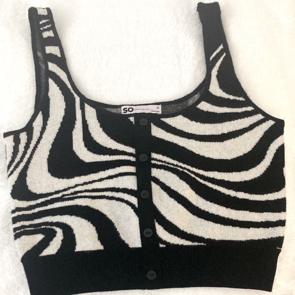 Cute zebra swirl top!